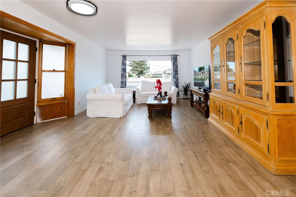 4182 County Road M Orland, CA 95963 - Photo 18 of 54 Living room lots of light