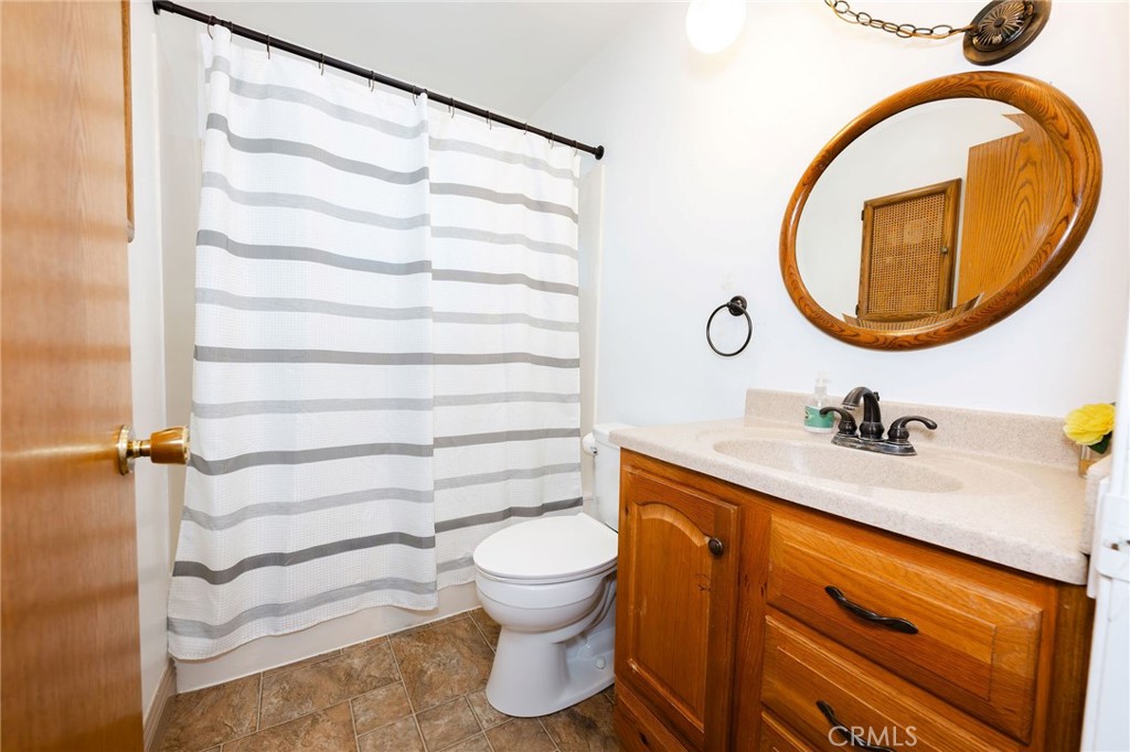 4182 County Road M Orland, CA 95963 - Photo 42 of 54 Guest/3rd bath in hall