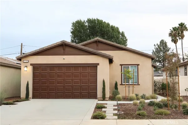 a front view of a house with garage
