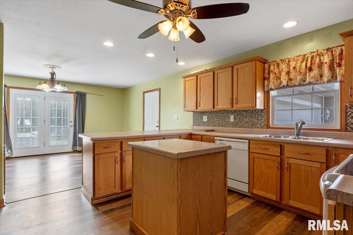 1504 Daylily Place Springfield, IL 62712 - Photo 8 of 49