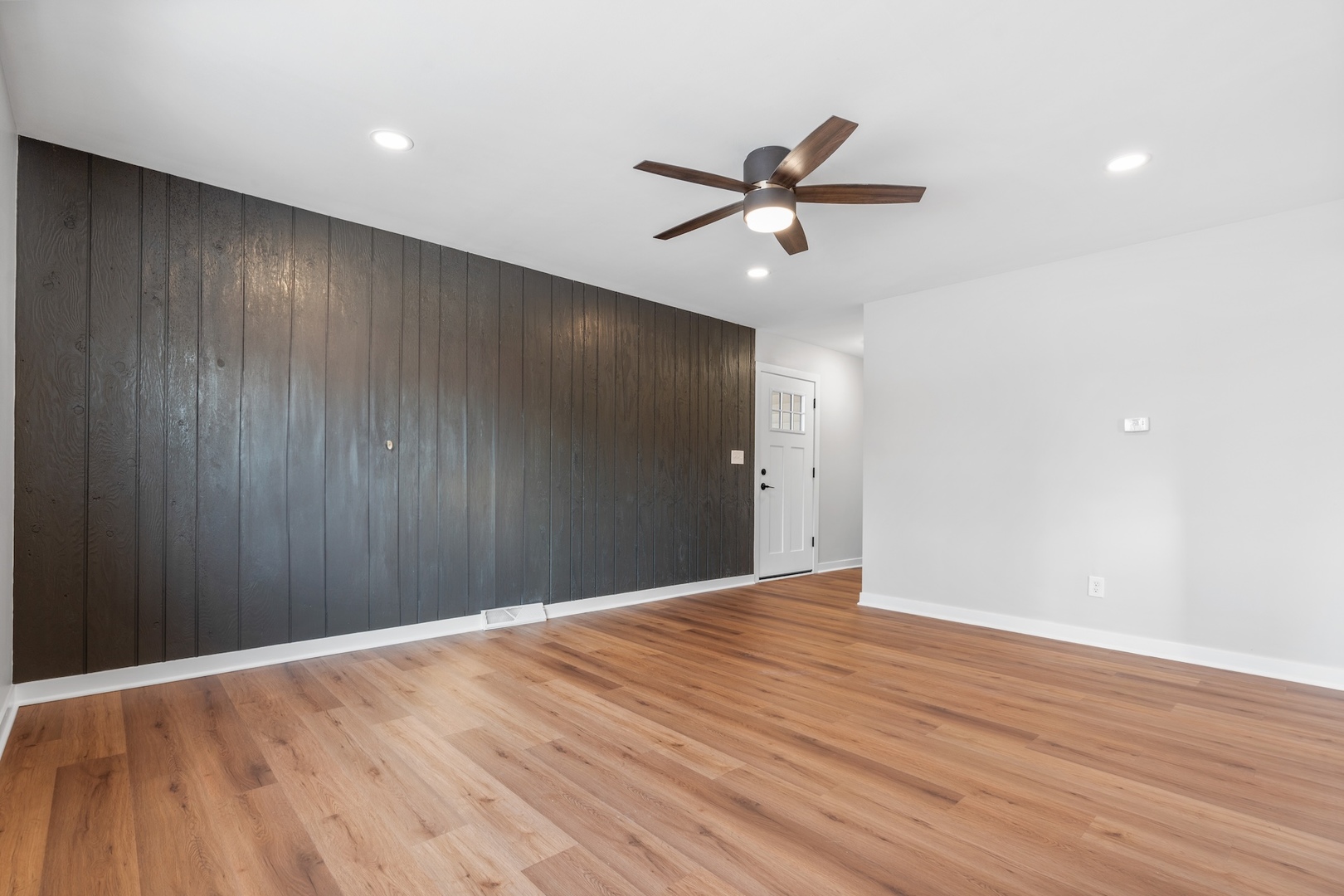 1 North Sycamore Lane North Aurora, IL 60542 - Photo 4 of 27