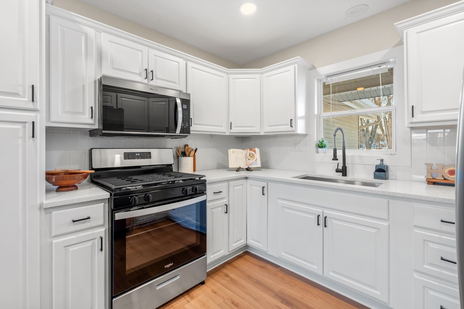 1 North Sycamore Lane North Aurora, IL 60542 - Photo 7 of 27