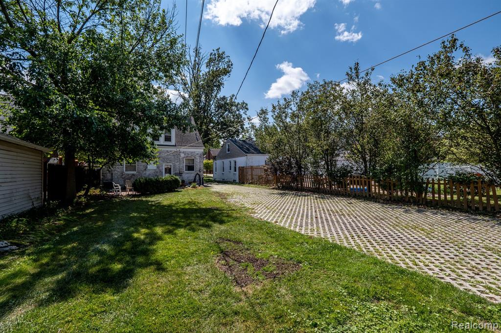 1776 Hampton Road Grosse Pointe Woods, MI 48236 - Photo 44 of 45