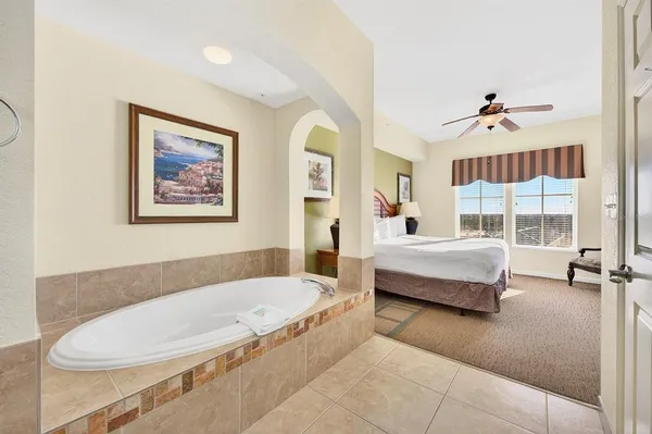 $180,000 | 8125 Resort Village Drive, Unit 5901, Orlando, FL 32821