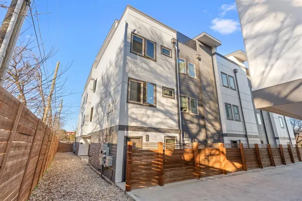 $319,000 | 1118 Galveston Avenue, Unit 5, Fort Worth, TX 76104