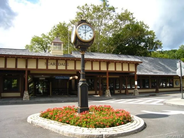 $1,995 | 105 Garth Road, Unit B3, Scarsdale, NY 10583