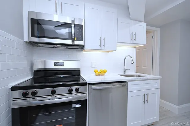 $1,995 | 105 Garth Road, Unit B3, Scarsdale, NY 10583