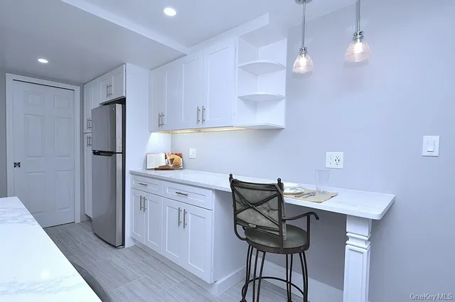 $1,995 | 105 Garth Road, Unit B3, Scarsdale, NY 10583