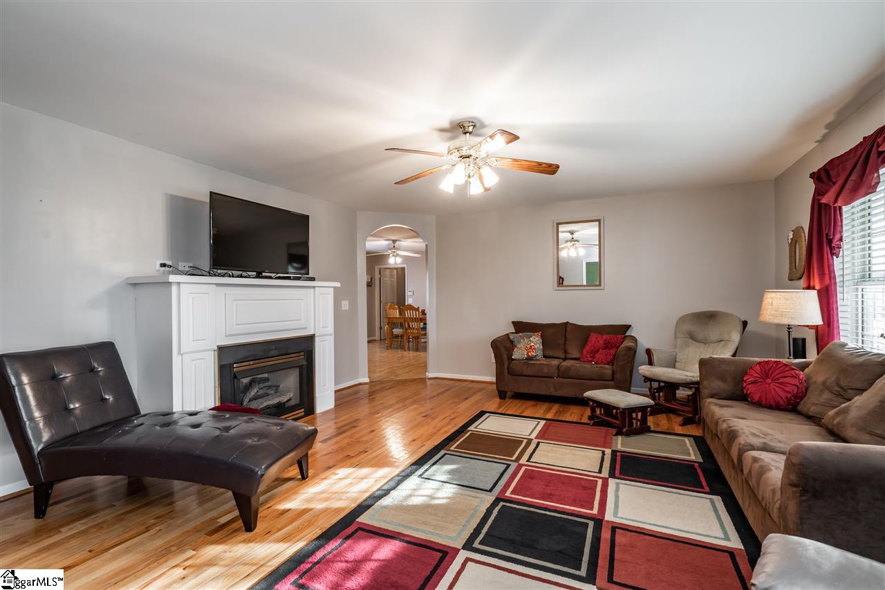 658 Hawkins Road Union, SC 29379 - Photo 3 of 12
