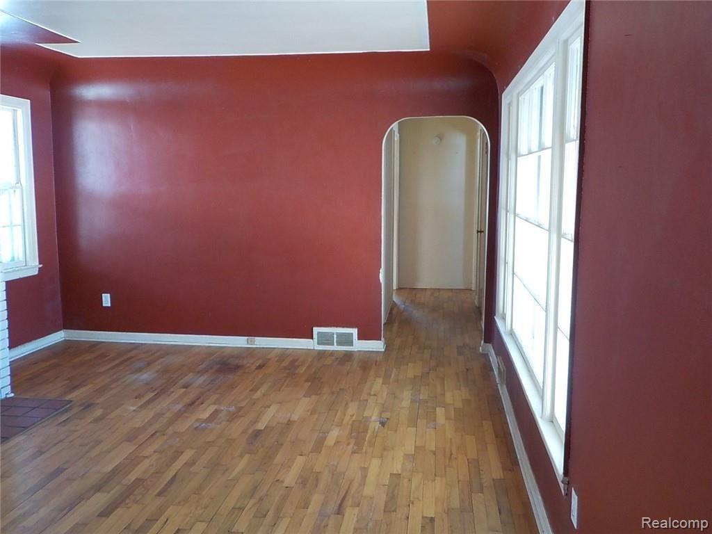4473 Fenton Road Burton, MI 48529 - Photo 8 of 23