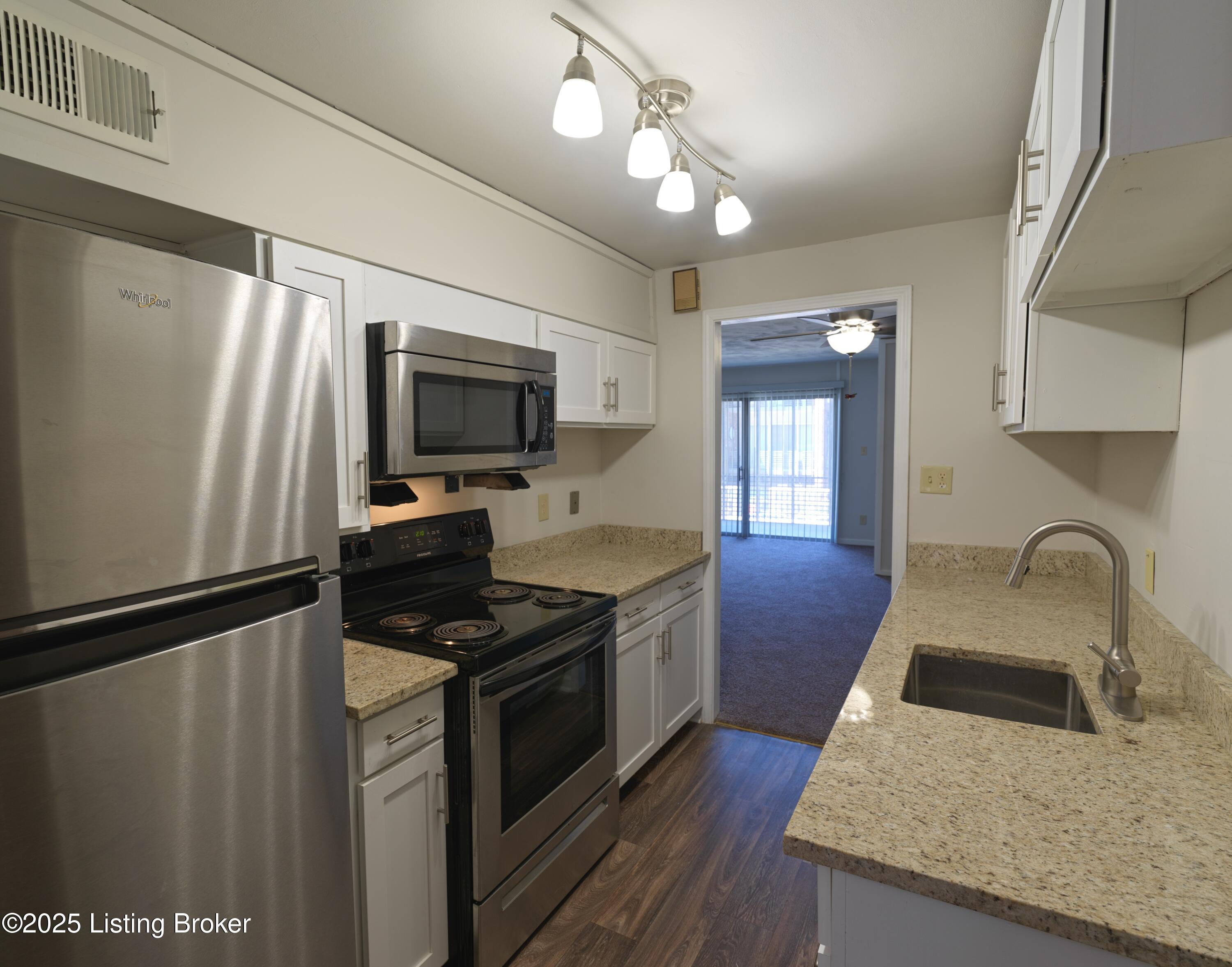 1040 Cherokee Road, Unit D3 Louisville, KY 40204 - Photo 5 of 10 1040 Cherokee D3.4