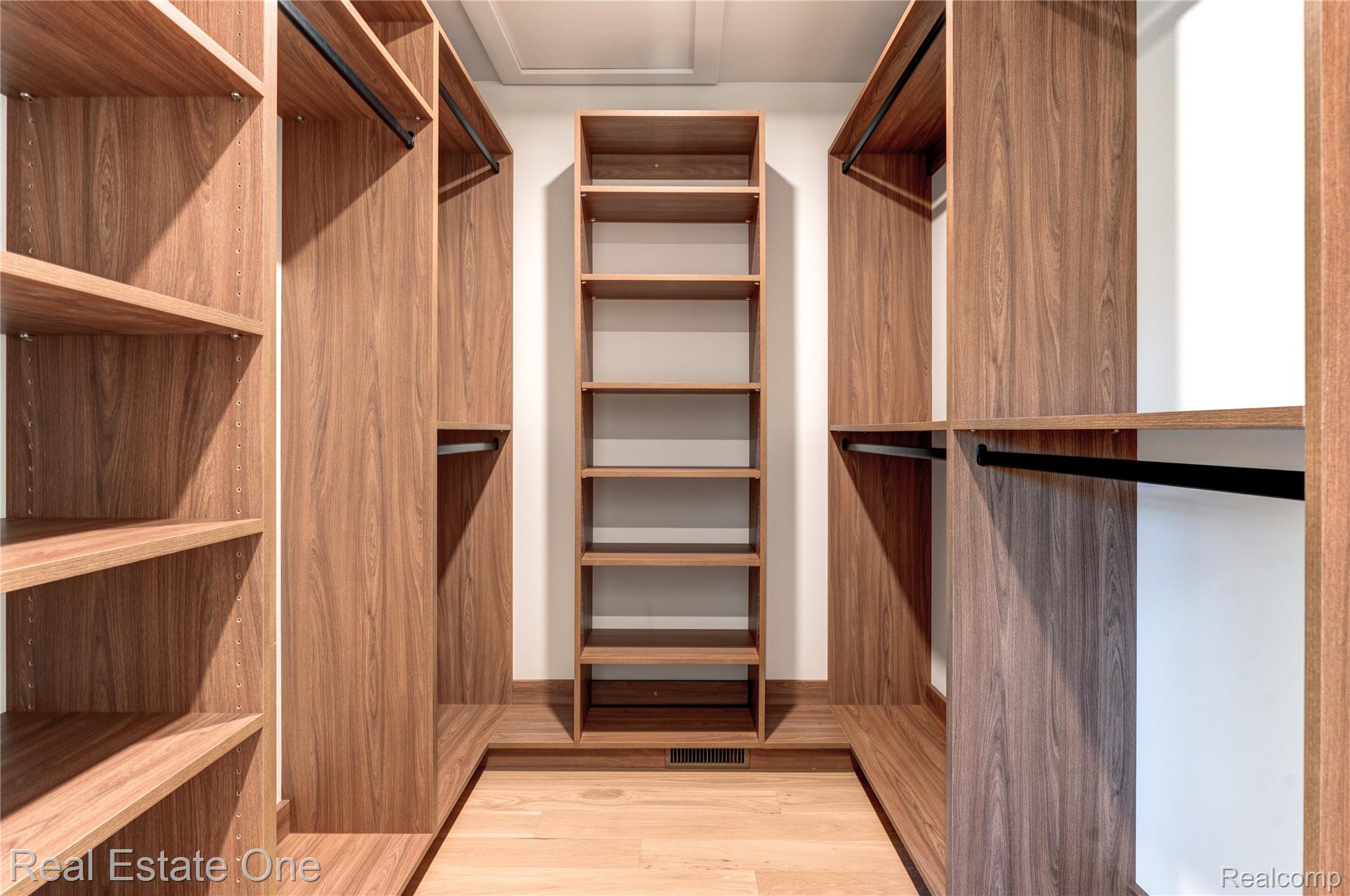 786 South Cranbrook Road Bloomfield Hills, MI 48301 - Photo 14 of 38 Spacious closet with light wood finished floors