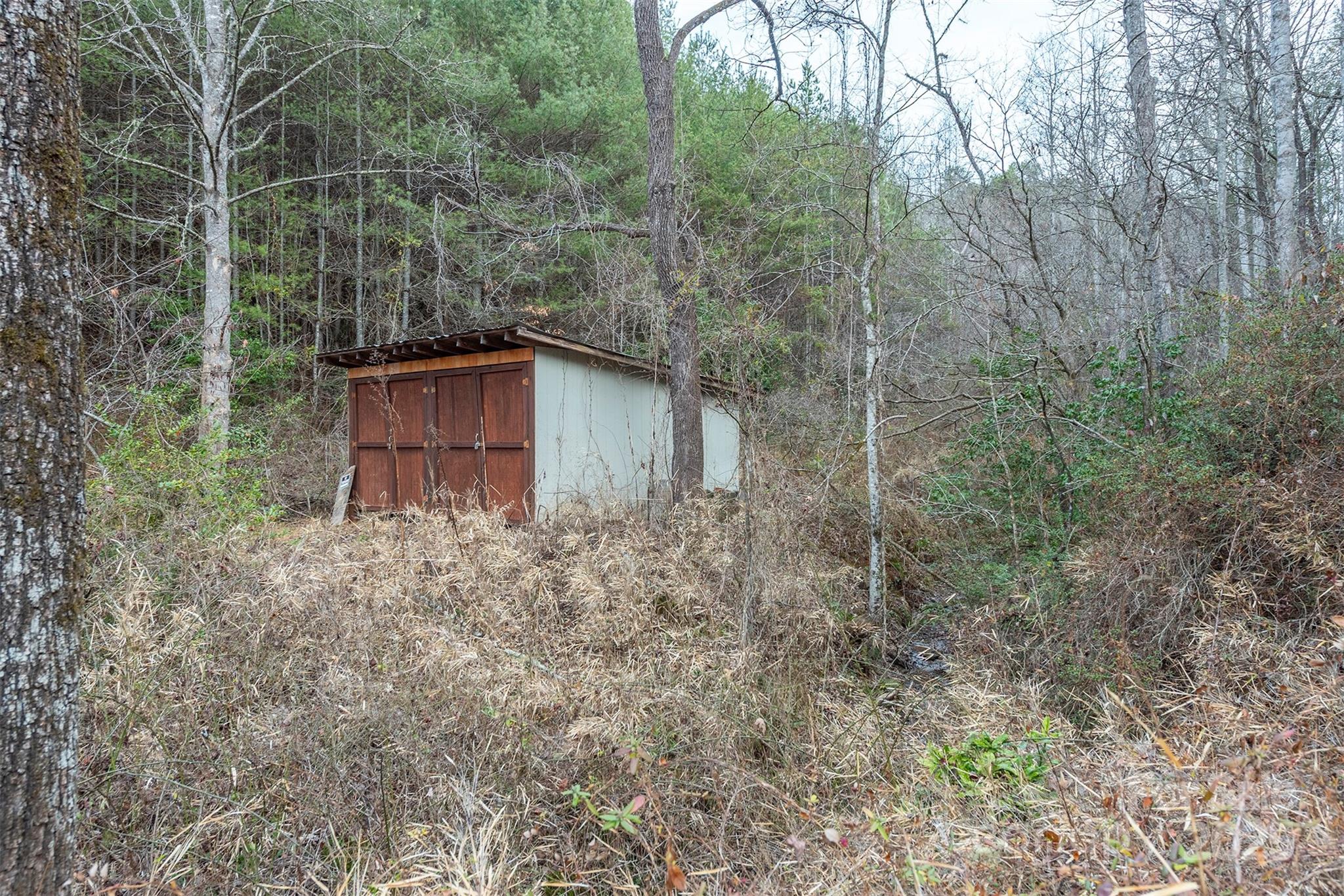 380 Buttercup Lane Marion, NC 28752 - Photo 8 of 48 a view of a backyard of the house