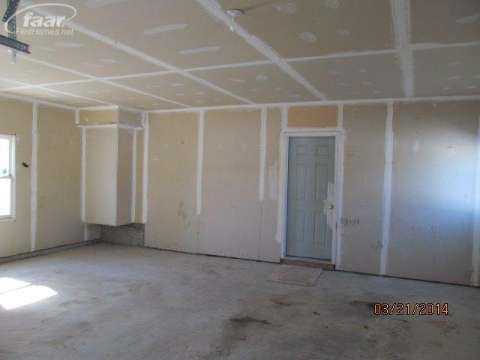 6973 Hazard Road Fenton, MI 48430 - Photo 26 of 29 20395996-25.JPG