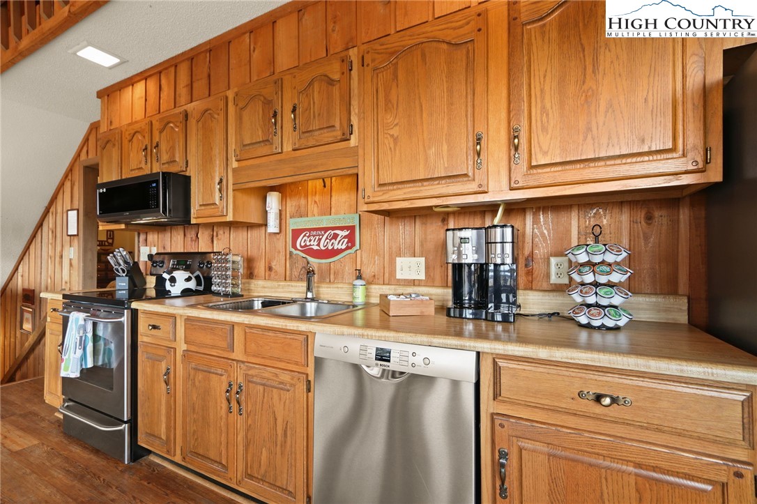 145 Tamarack Road Beech Mountain, NC 28604 - Photo 19 of 40 Gallery Image 19