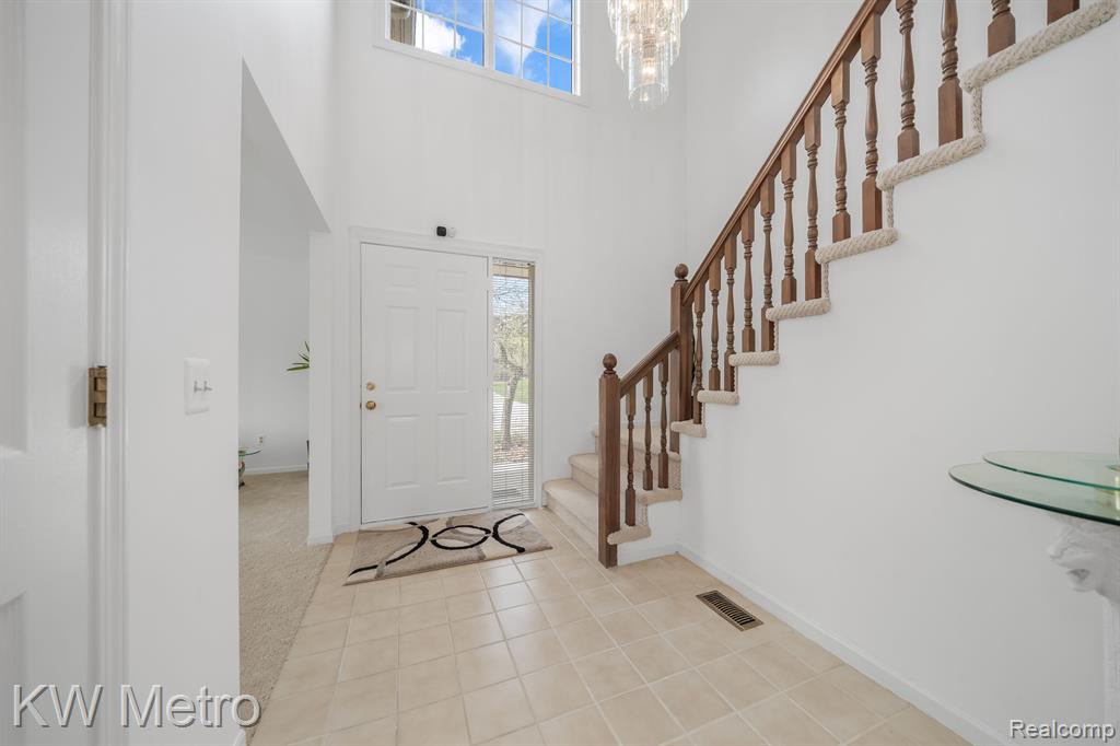 1677 Hillside Lane Rochester Hills, MI 48307 - Photo 4 of 11