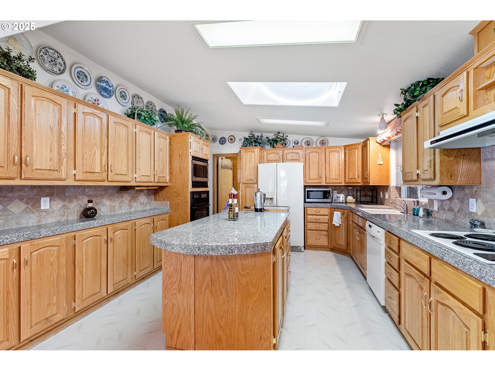 660 Byron Creek Road Winston, OR 97496 - Photo 12 of 48