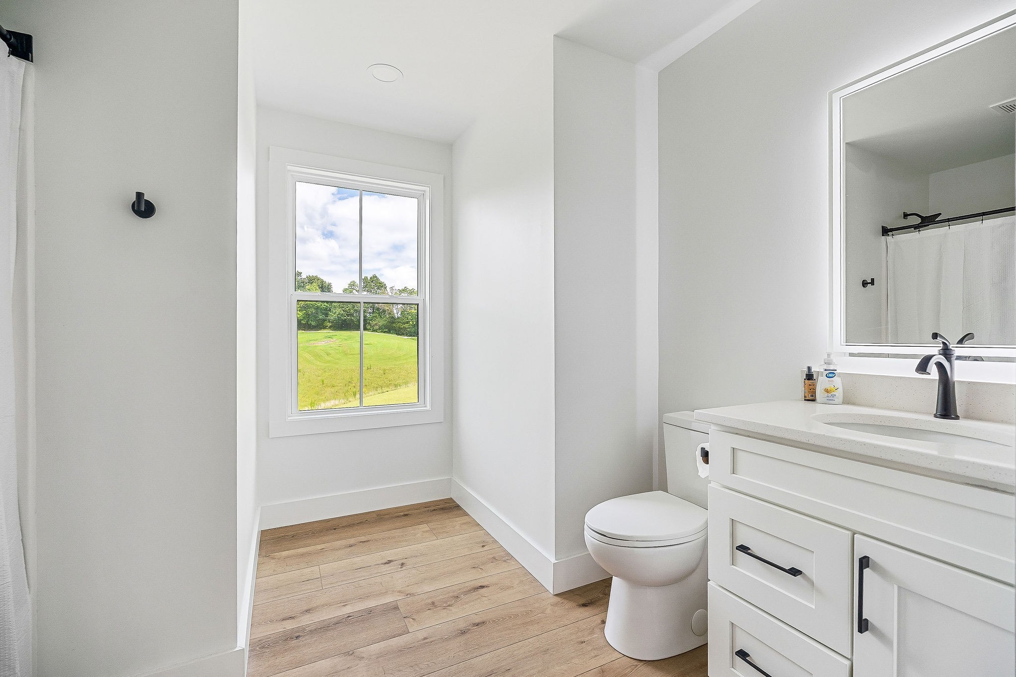 250 Dyer Ridge Road Baxter, TN 38544 - Photo 32 of 52 a bathroom with a toilet a sink and a window