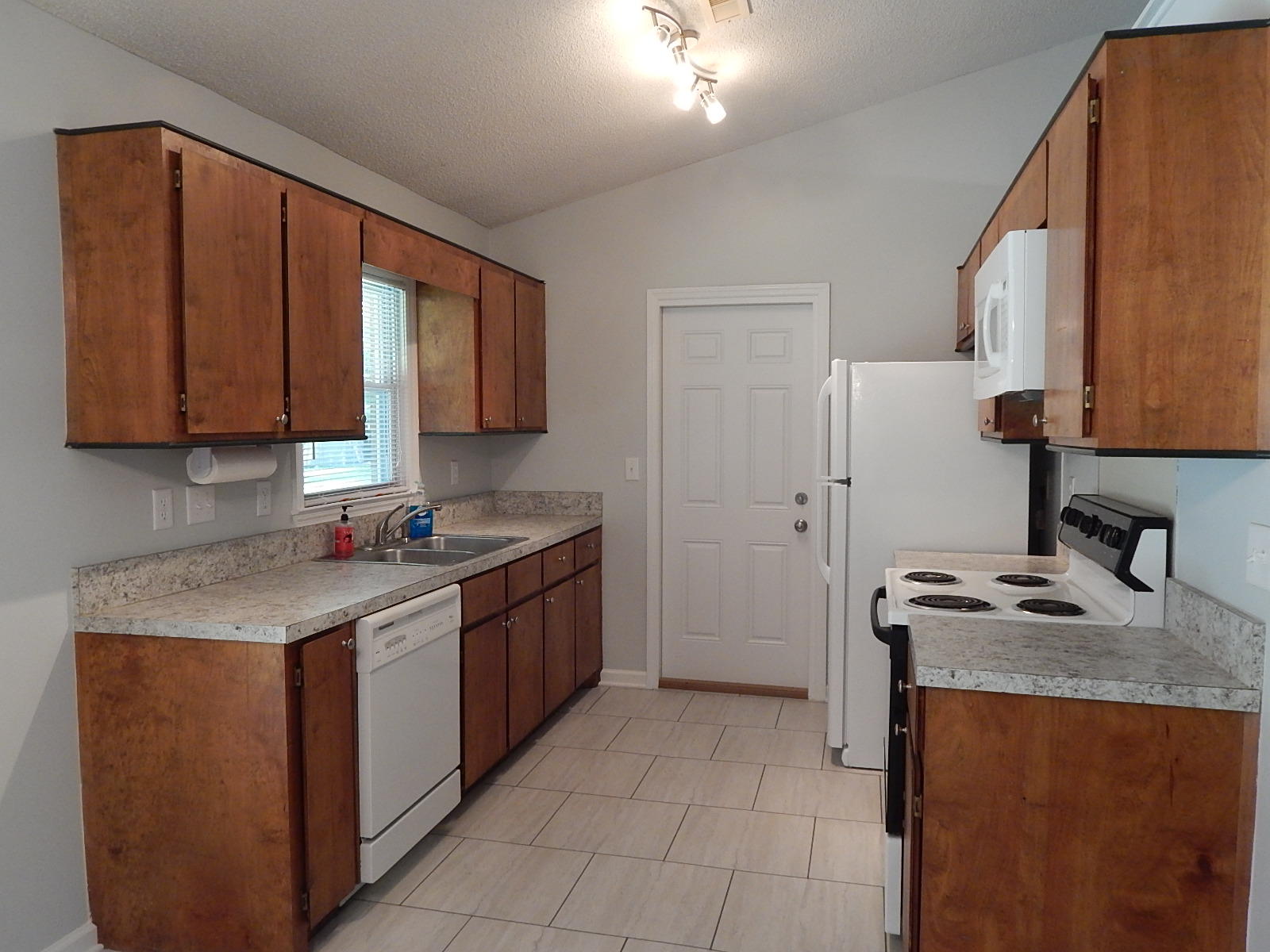 123 Ridge Road Summerville, SC 29485 - Photo 5 of 19 DSCN3534