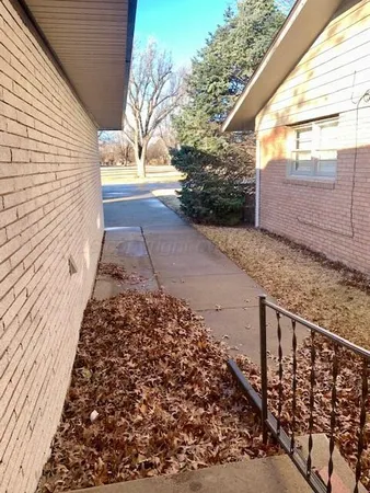 a view of a backyard with pathway