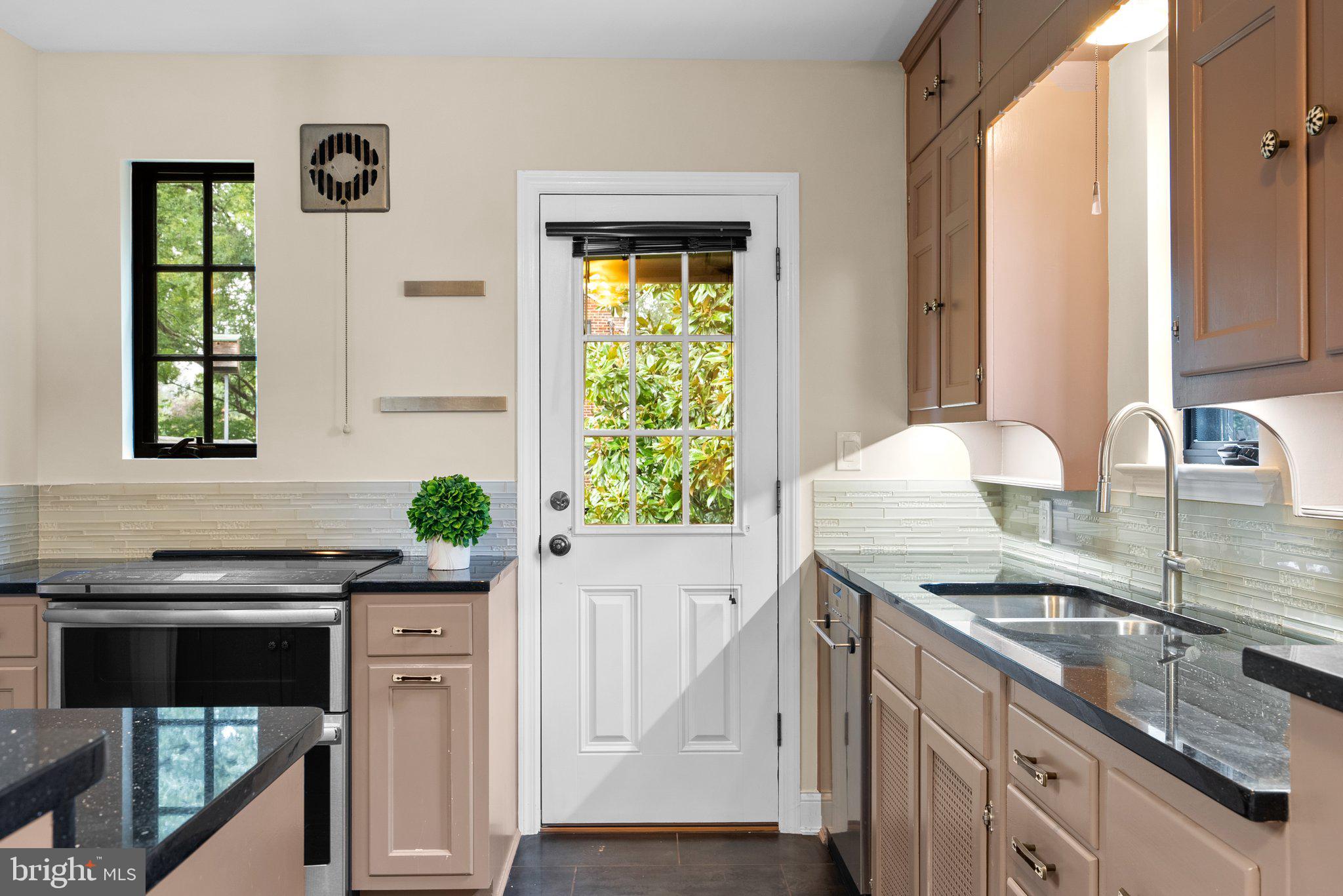 701 McNeill Road Silver Spring, MD 20910 - Photo 14 of 42