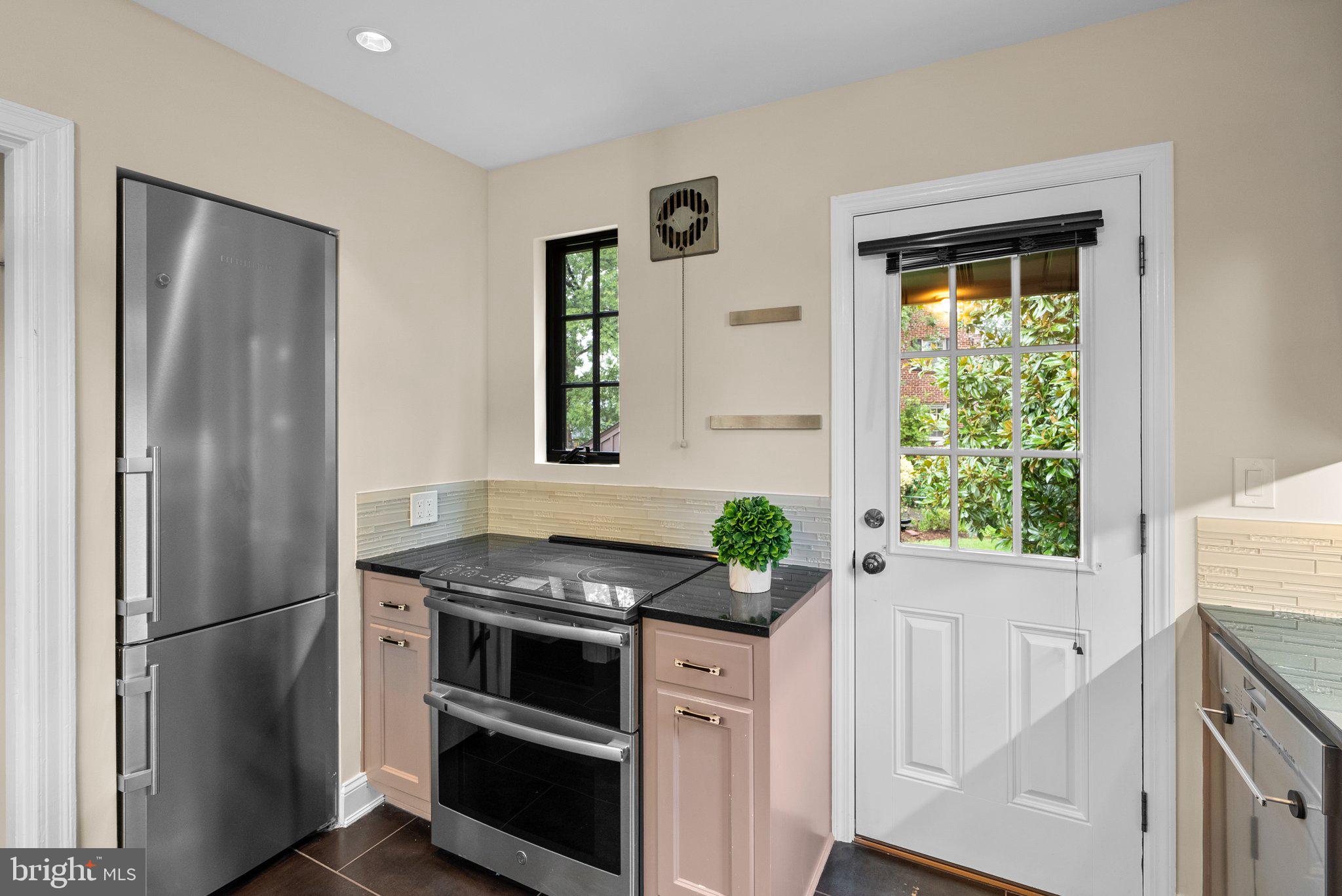 701 McNeill Road Silver Spring, MD 20910 - Photo 15 of 42