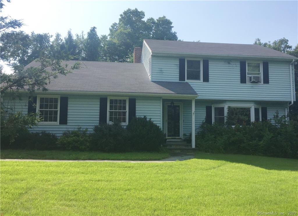 3 bedroom Colonial on quiet street