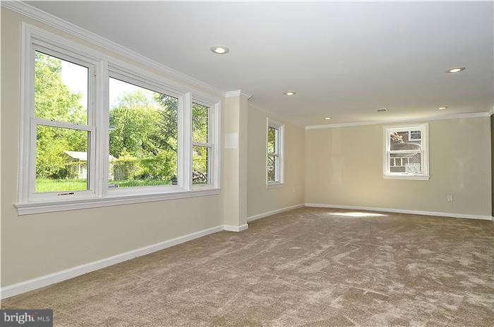 4601 Henderson Road Temple Hills, MD 20748 - Photo 16 of 30 Family Room