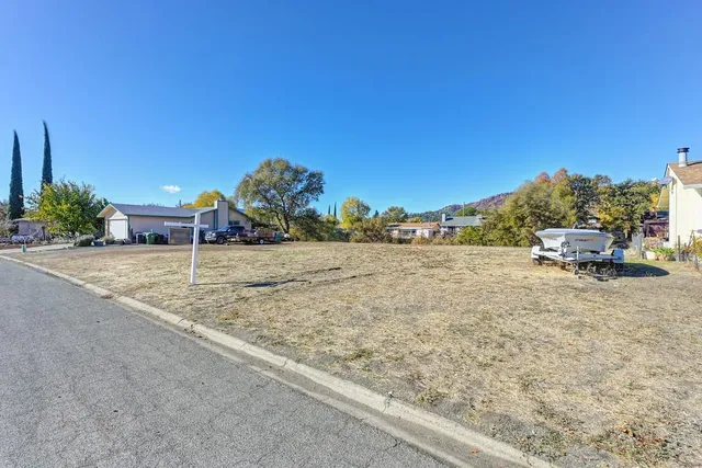 a view of yard with car parked
