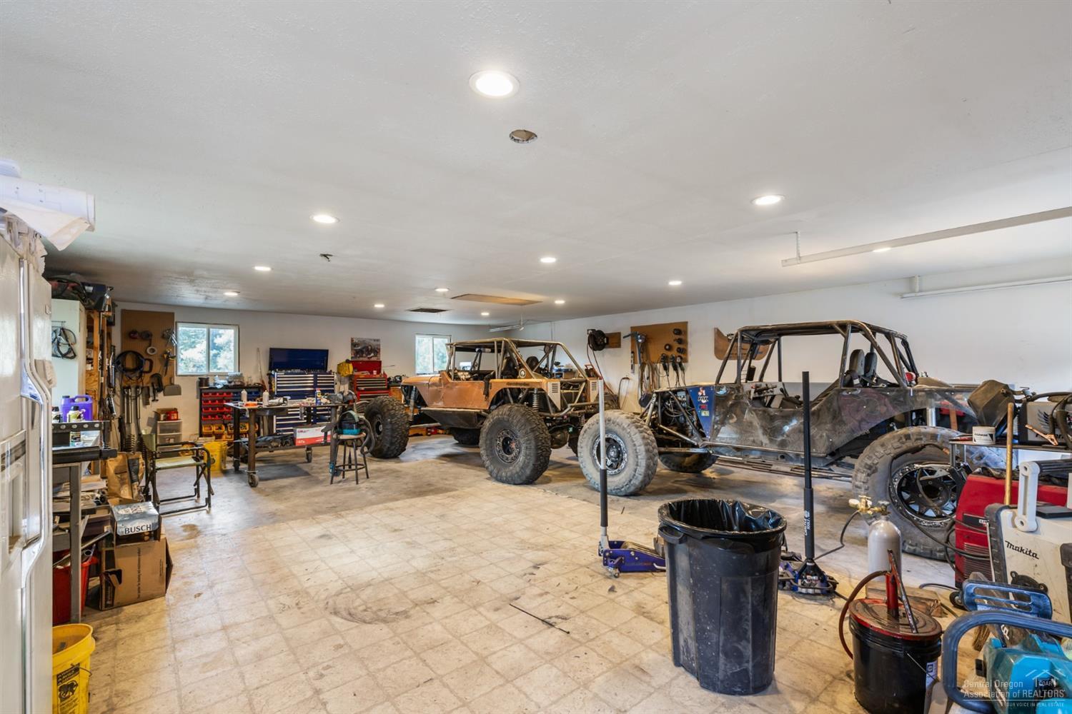 61969 Pettigrew Road Bend, OR 97702 - Photo 6 of 21 Huge insulated detached shop (36' x 28')