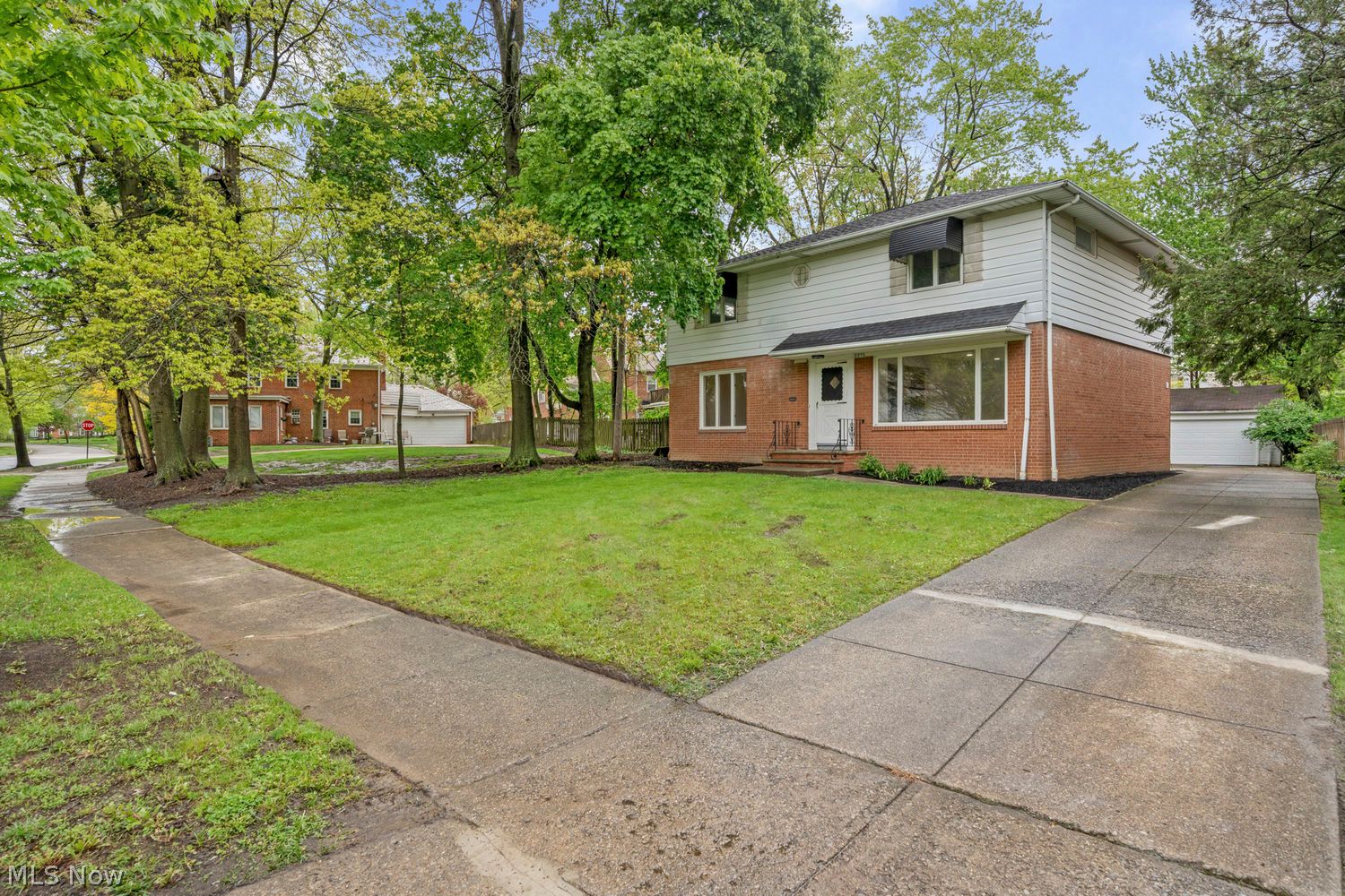 2375 Glendon Road University Heights, OH 44118 - Photo 3 of 50