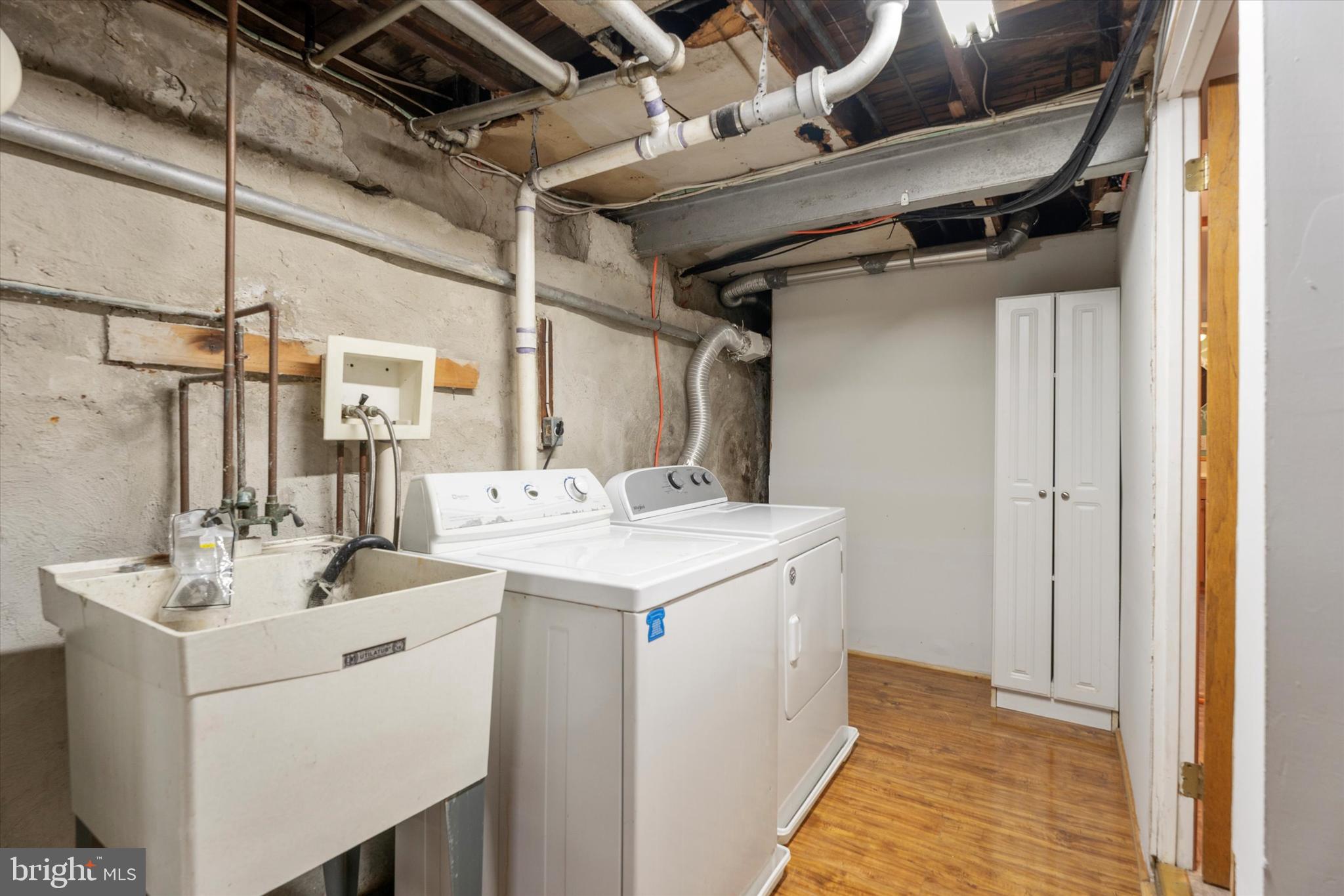 1442 Dorchester Road Havertown, PA 19083 - Photo 38 of 45 a utility room with dryer and washer