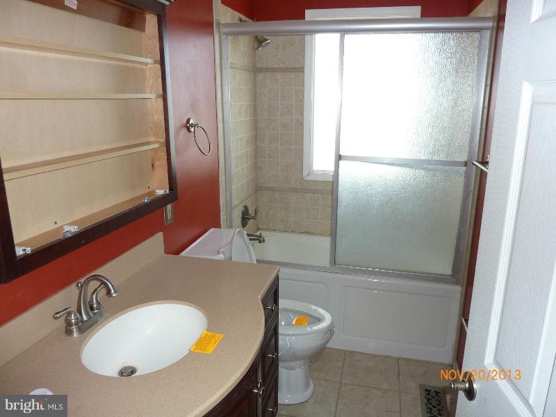 1722 Kirkland Road Baltimore, MD 21222 - Photo 12 of 19 Bath