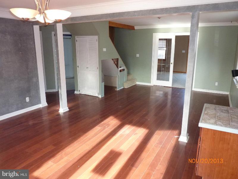 1722 Kirkland Road Baltimore, MD 21222 - Photo 6 of 19 Living/Dining Room