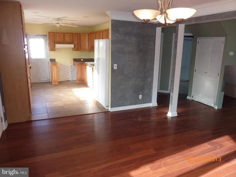 1722 Kirkland Road Baltimore, MD 21222 - Photo 7 of 19 Living/Dining Room