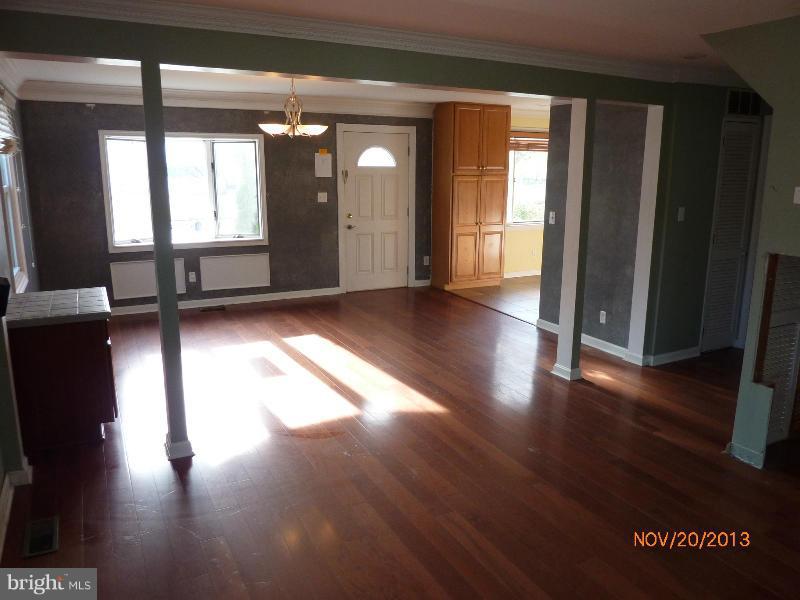 1722 Kirkland Road Baltimore, MD 21222 - Photo 8 of 19 Living/Dining Room