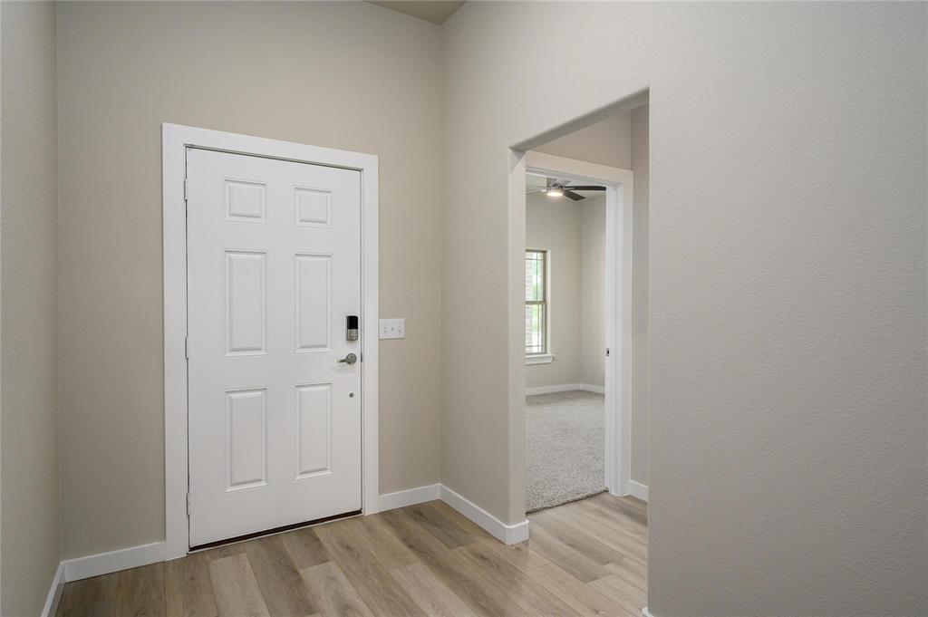 412 Heritage Grove Road Blue Ridge, TX 75424 - Photo 3 of 20 an empty room with closet and a bathroom