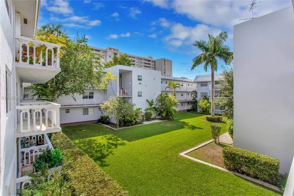 $3,100 | 100 Edgewater Drive, Unit 207, Coral Gables, FL 33133
