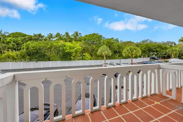 $3,100 | 100 Edgewater Drive, Unit 207, Coral Gables, FL 33133