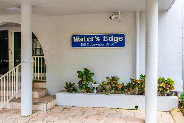 $3,100 | 100 Edgewater Drive, Unit 207, Coral Gables, FL 33133