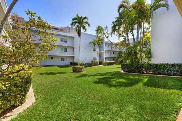 $3,100 | 100 Edgewater Drive, Unit 207, Coral Gables, FL 33133