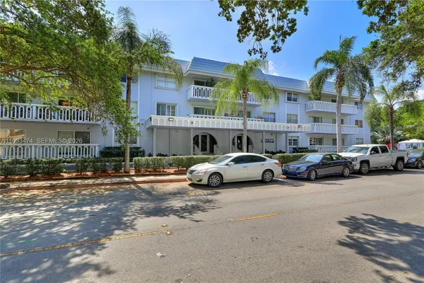 $3,100 | 100 Edgewater Drive, Unit 207, Coral Gables, FL 33133