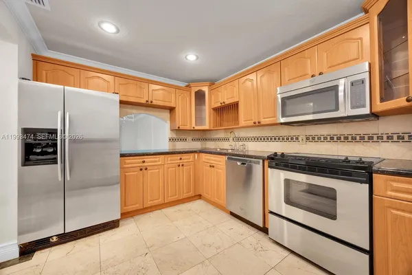 $3,100 | 100 Edgewater Drive, Unit 207, Coral Gables, FL 33133