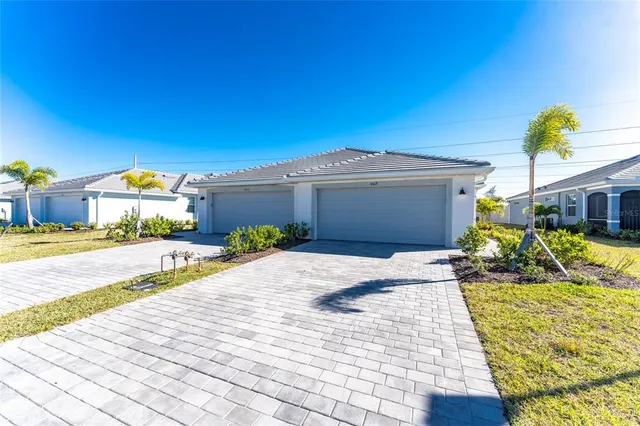 $268,900 | 8117 Shore Lake Drive, Englewood, FL 34224