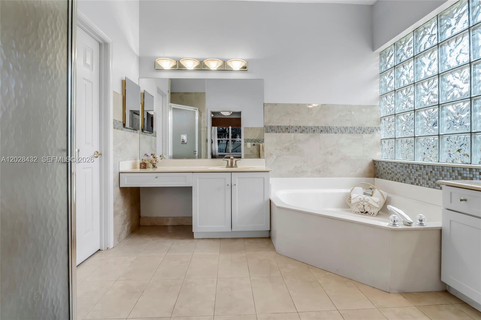 3852 Oak Ridge Circle Weston, FL 33331 - Photo 19 of 57