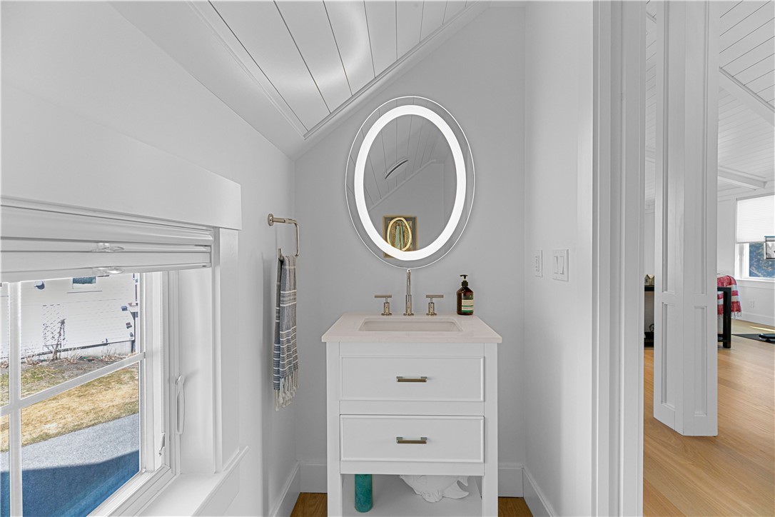 250 Allston Avenue Middletown, RI 02842 - Photo 12 of 41