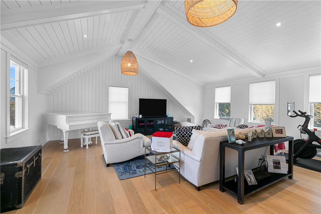 250 Allston Avenue Middletown, RI 02842 - Photo 14 of 41