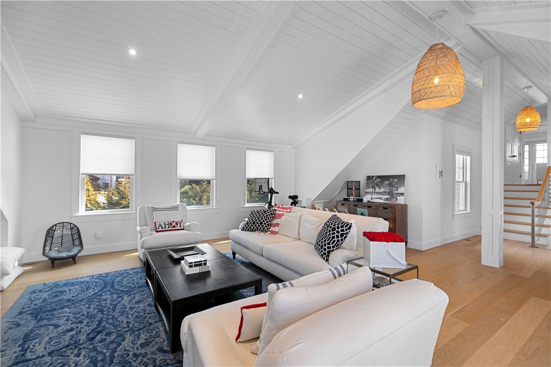 250 Allston Avenue Middletown, RI 02842 - Photo 16 of 41