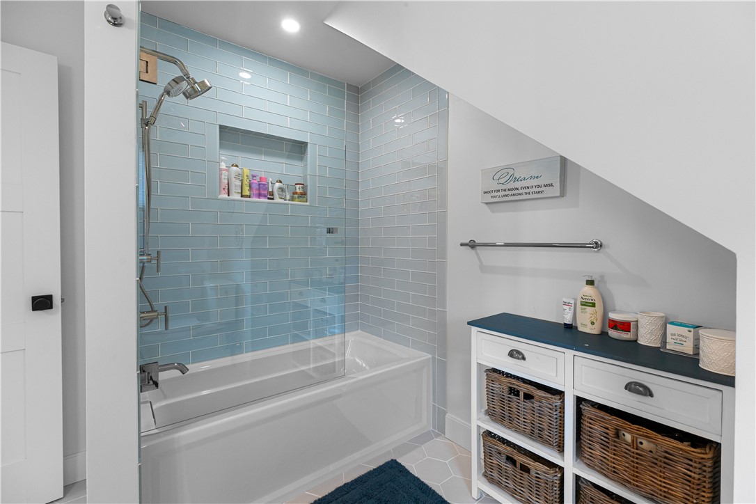 250 Allston Avenue Middletown, RI 02842 - Photo 20 of 41