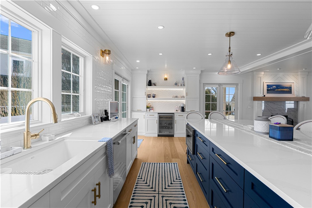 250 Allston Avenue Middletown, RI 02842 - Photo 9 of 41